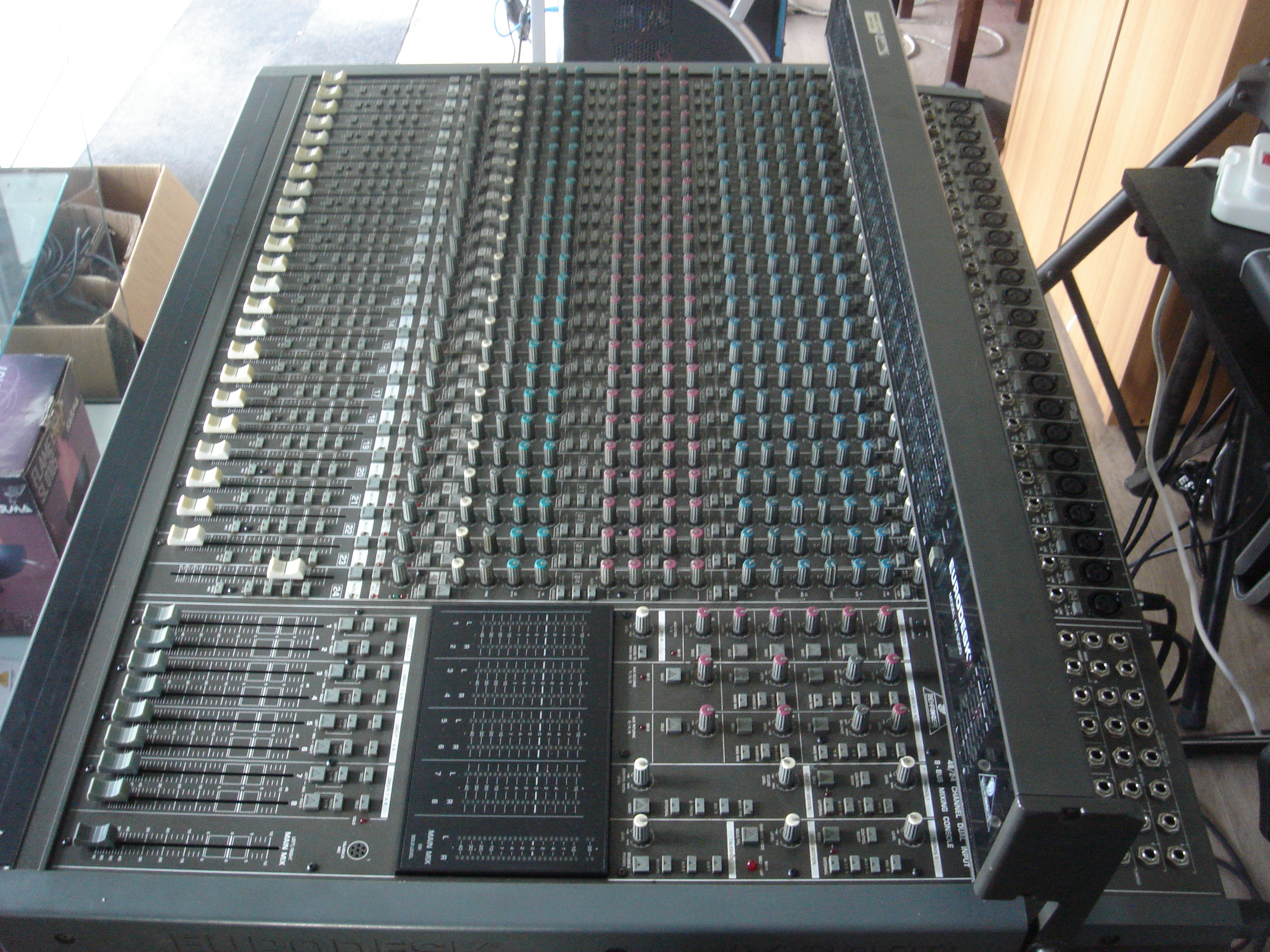 BEHRINGER MX8000 MIXER DA STUDIO USATO + ALIMENTATORE