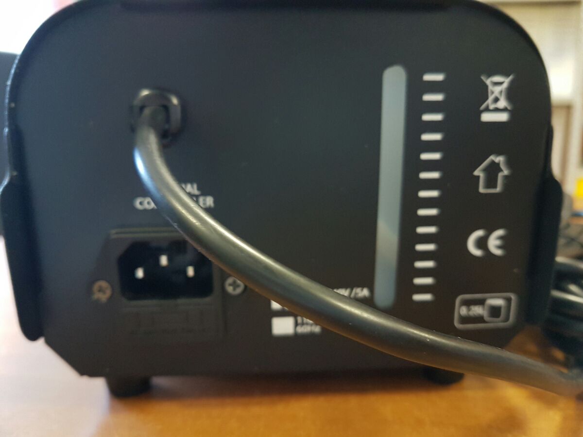 AMERICAN DJ VF400 MACCHINA DEL FUMO 400 WATT FOG MACHINE PER DJ LOCALI FESTE 85MC MINUTO 400 WATT CONTROLLO REMOTO USATA 1