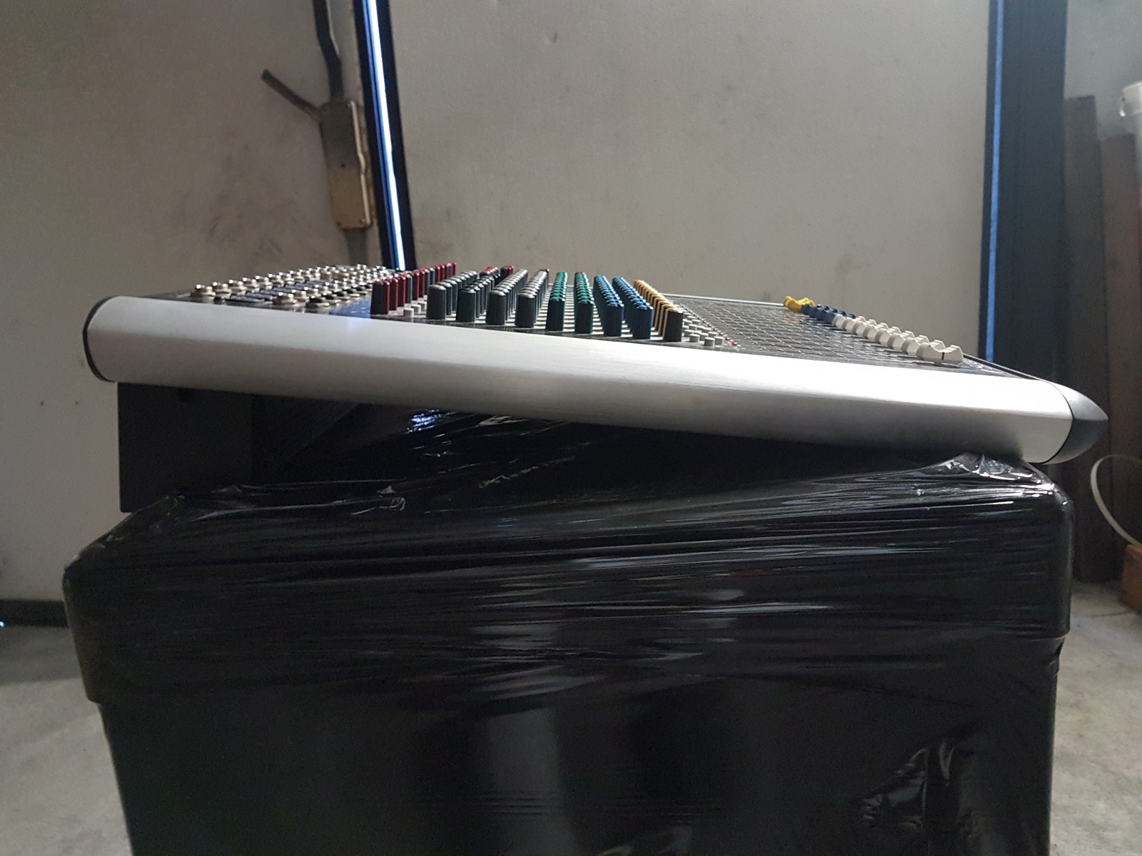 soundcraft-spirit-m8-mixer-analogico-84-canali-con-uscita-digitae-spdif-usato-3