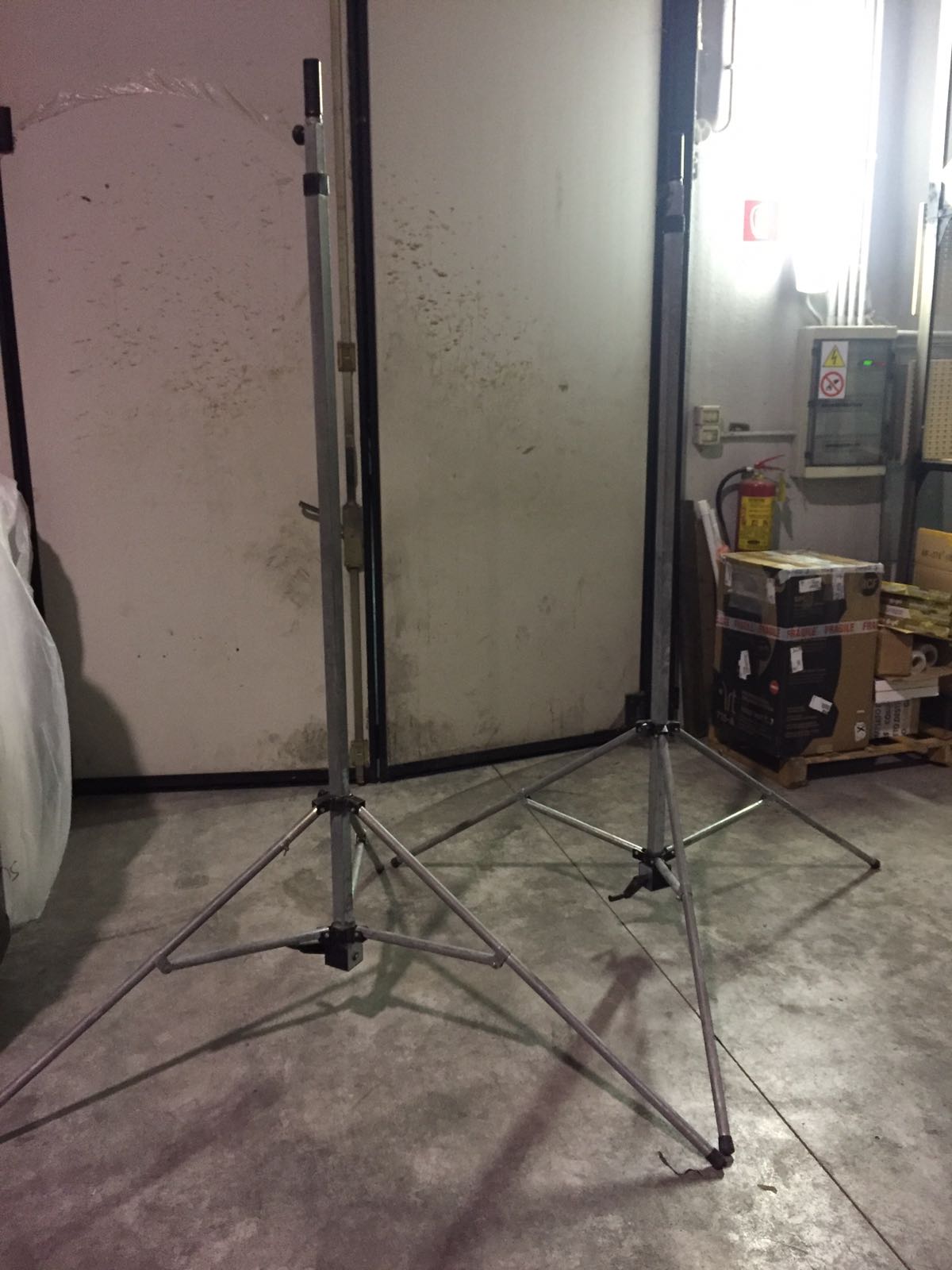 eurolite-wind-up-supporti-casse-o-stand-barre-t-per-luci-professionali-con-alzata-ad-argano-usati-1