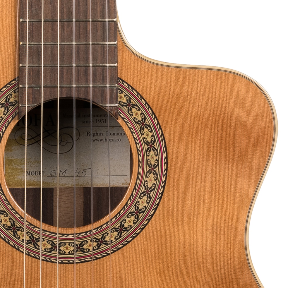 HORA CHITARRA CLASSICA 4-4 SM45 MADE IN EUROPE TOP CEDRO MASSELLO FONDO-FASCE PALISSANDRO ROSETTA INTARSIATA SPALLA MANCANTE MANICO MOGANO TASTIERA PALISSANDRO SCALA 650MM 8