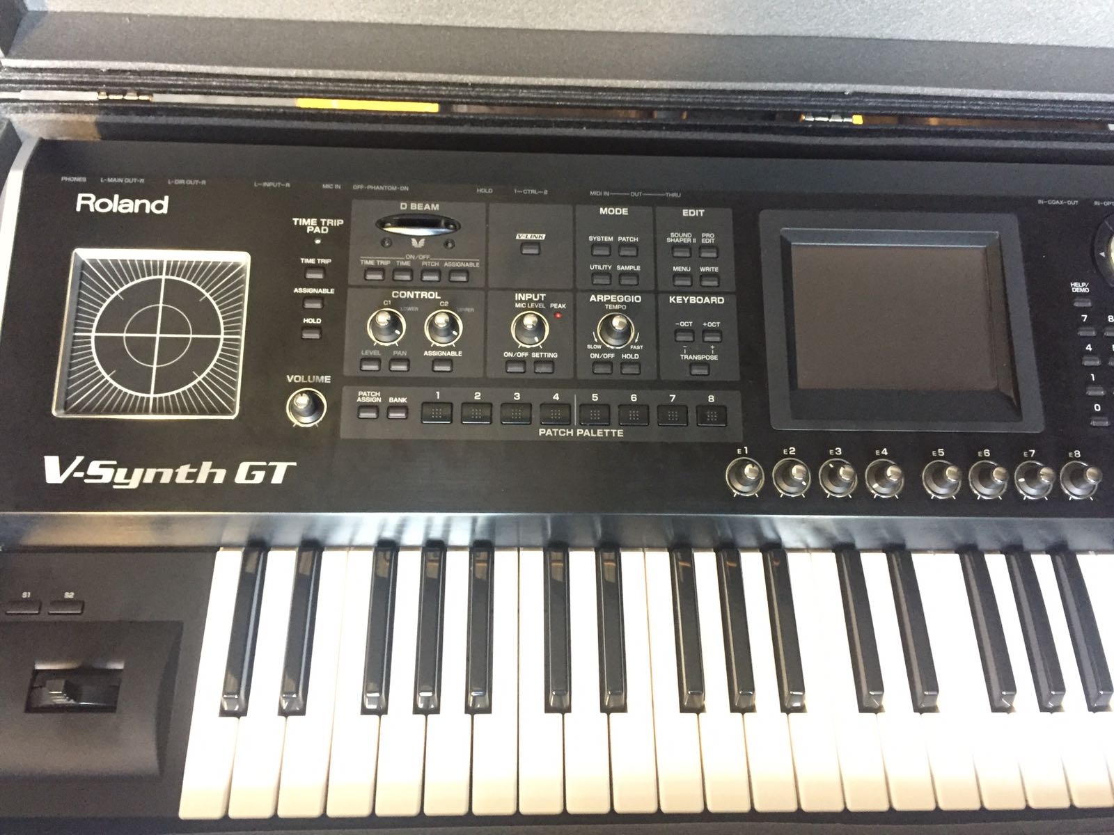 roland-v-synth-gt-2-tastiera-sintetizzatore-workstation-61-tasti-professionale-usata-1