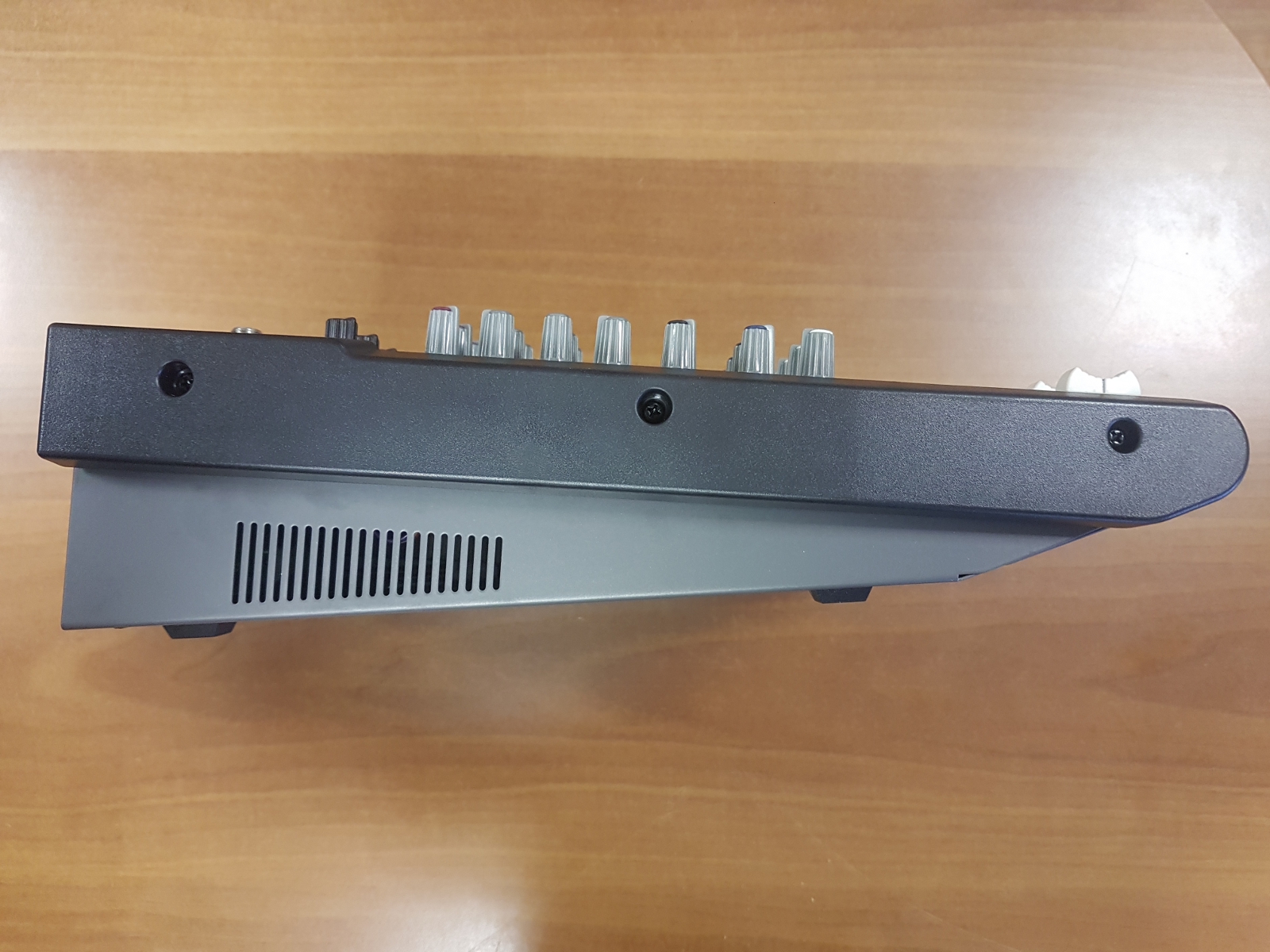 PHONIC AM1204FX MIXER 8 CANALI CON EFFETTI DIGITALI PHANTOM 48 V SLIDER STEREO 60MM USATO 2