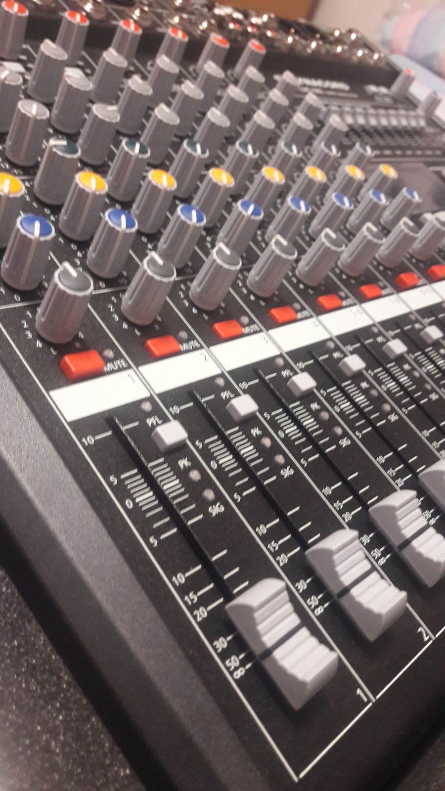 DYNACORD CMS600 MIXER ANALOGICO 10 INGRESSI CON INTERFACCIA USB ED EFFETTI INTEGRATI USATO 2