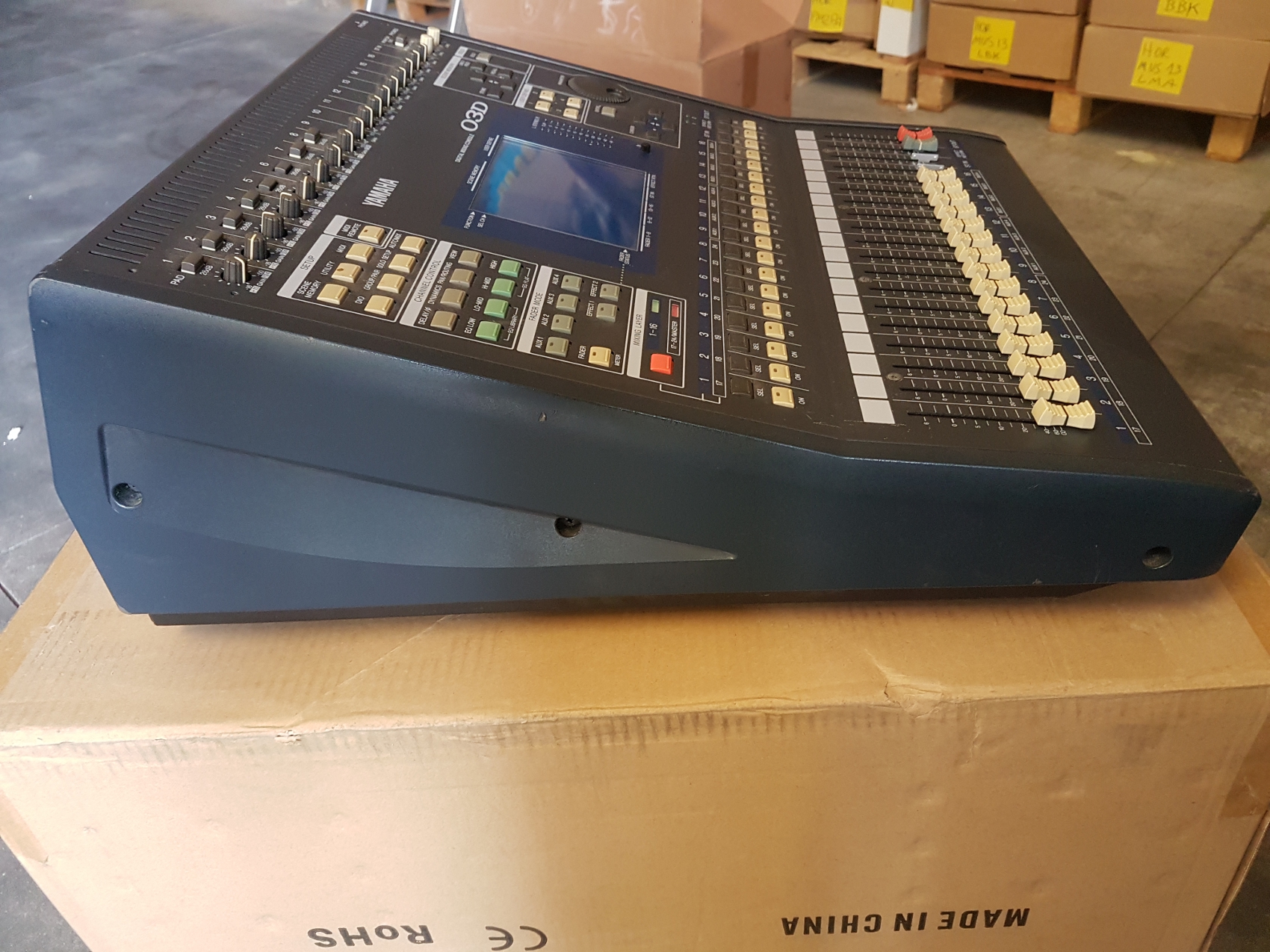 YAMAHA 03D MIXER DIGITALE 26 IN 18 OUT CON FADER MOTORIZZATI 60 MM DISPLAY LCD USATO 2