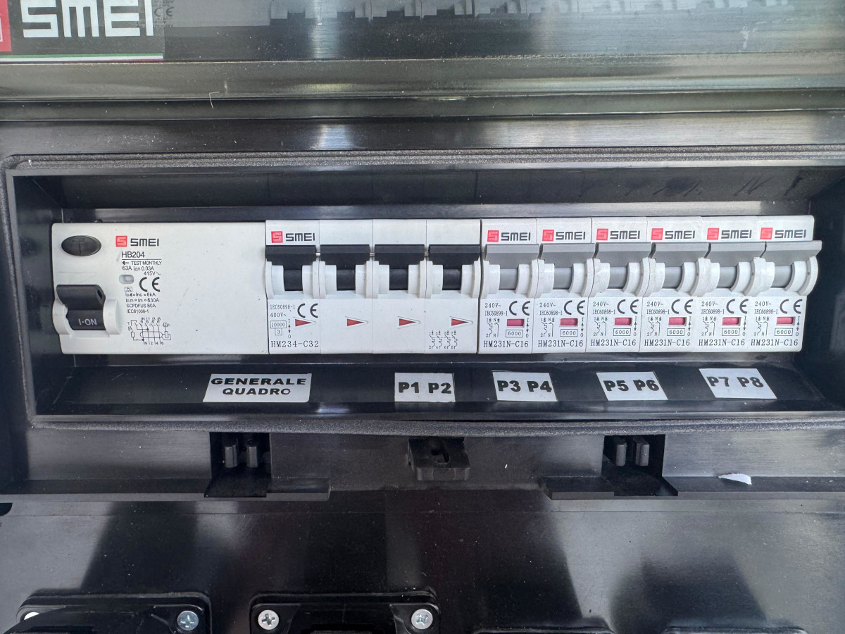 QUADRO CORRENTE POWERBOX SPINA 32A PENTAPOLARE TRIFASE 6 PRESE CEE 16A MONOFASE + 2 32A 5P 3 SPIE VOLTOMETRO AMPEROMETRO EMERGENZA DIFFERENZIALE 1