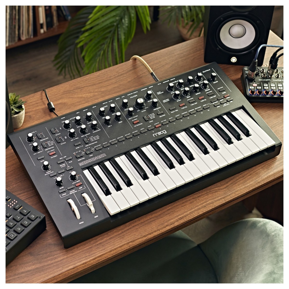 MOOG MESSENGER SINTETIZZATORE ANALOGICO MONOFONICO 32 TASTI 10